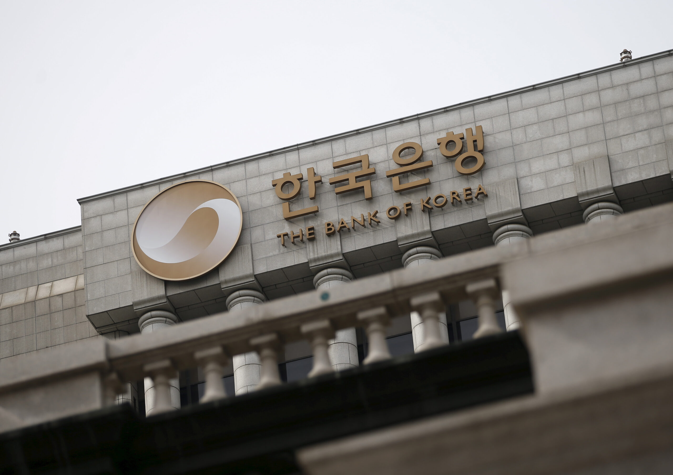 Bank of Korea opens door to rate cuts as growth risks trump
