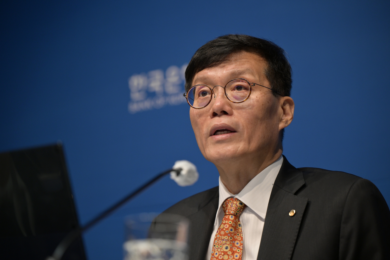 BOK holds rate at