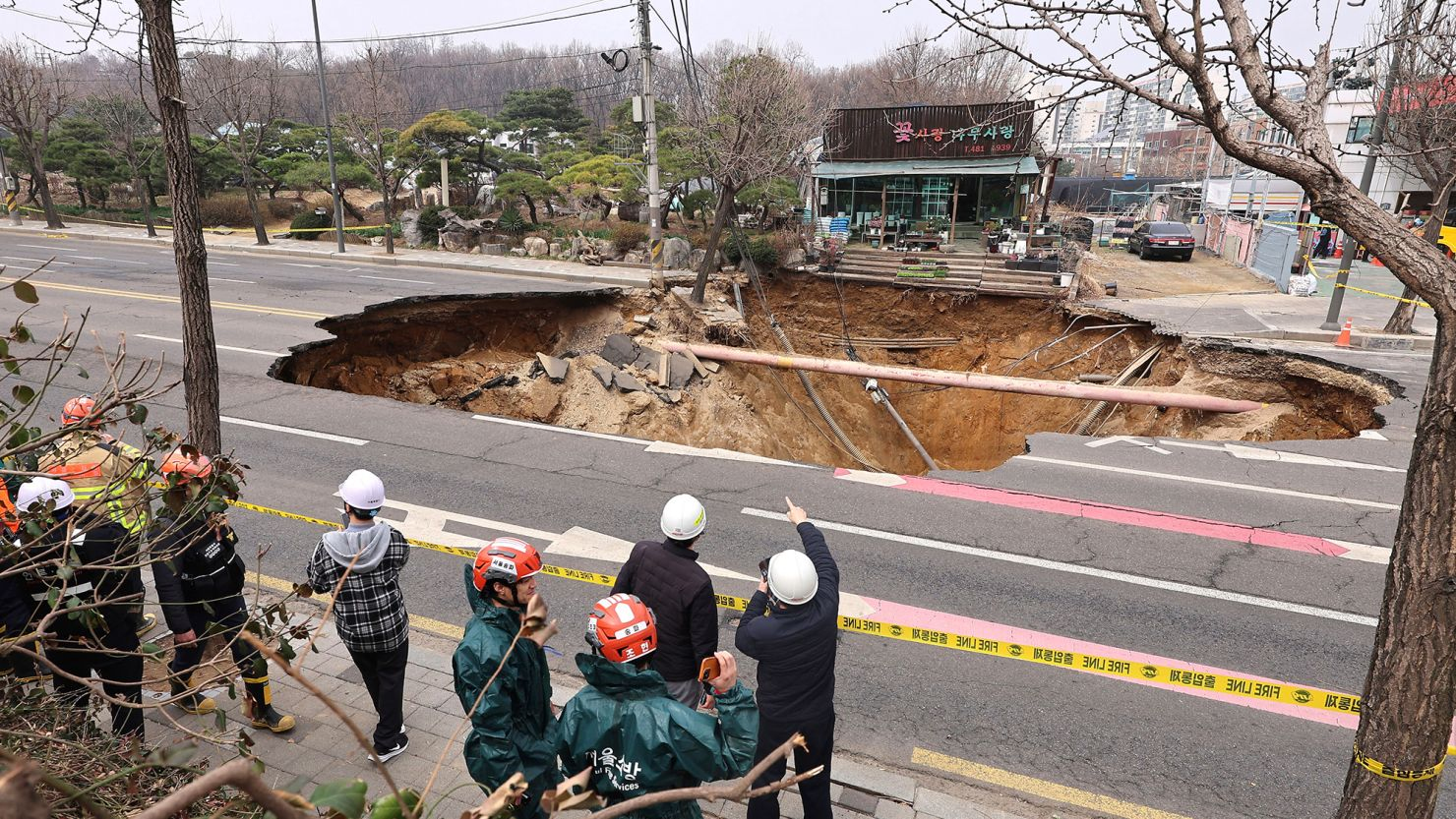 Motorcyclist who disappeared into Seoul sinkhole found dead after