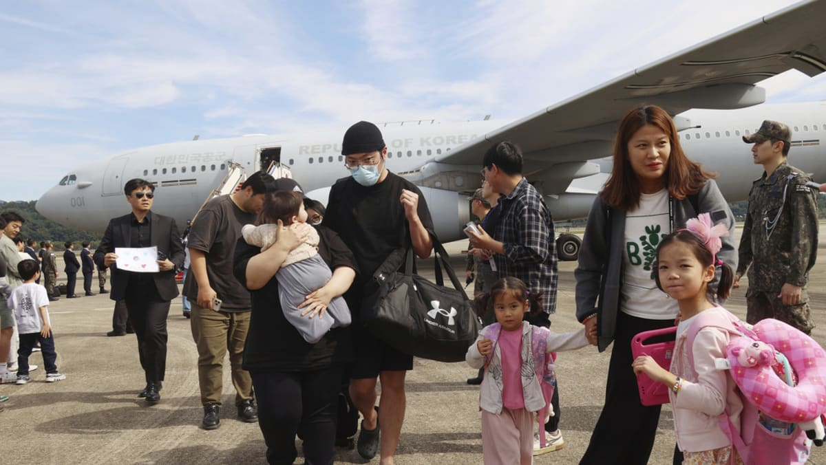 South Korea military aircraft evacuates  from Lebanon amid
